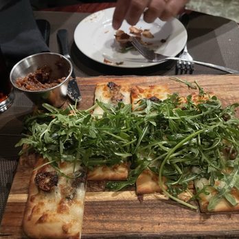 Vue Kitchen - Vue Kitchen flatbread - New American Near Me - Gualala, California