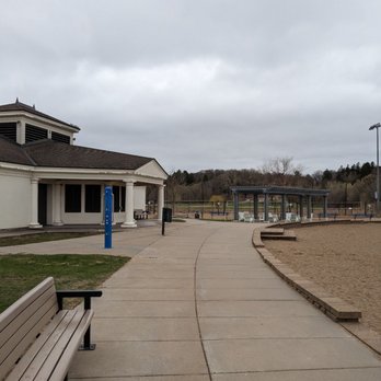 Wirth Lake - Pleasant walk with benches - Lakes Near Me - Minneapolis, Minnesota