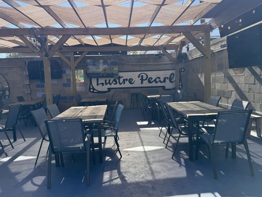 Lustre Pearl East by null