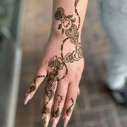 Ravechi Eyebrow Threading - Henna