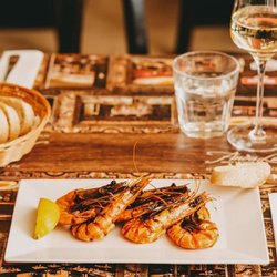 RESTAURANT tres TAPASBAR