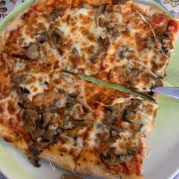 Mushroom pizza. Delish!!! Mushroom pizza. Delish!!!