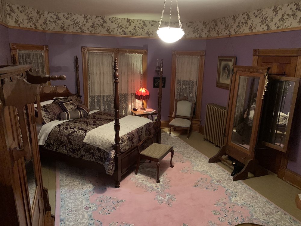 THE ROTH HOUSE BED & BREAKFAST Updated June 2024 102 Pine St