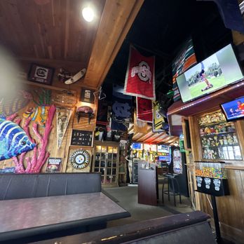 Oscar's Food & Spirits - the inside of the restaurant - American Near Me - North Myrtle Beach, South Carolina