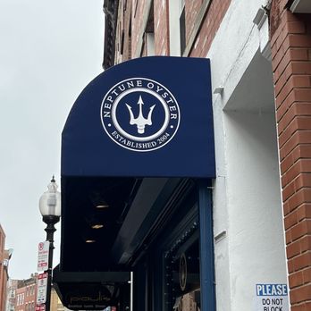 Neptune Oyster - Seafood Near Me - Boston, Massachusetts