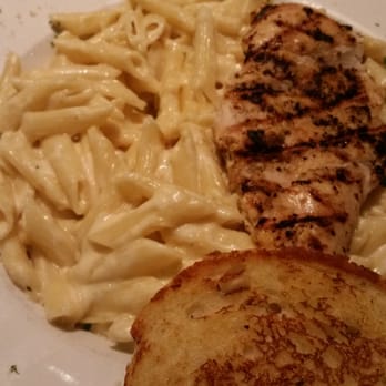 Cheddar's Scratch Kitchen - My Chicken Alfredo sans the veggies it comes with. I LOVE this stuff! - American Near Me - Avon, Indiana