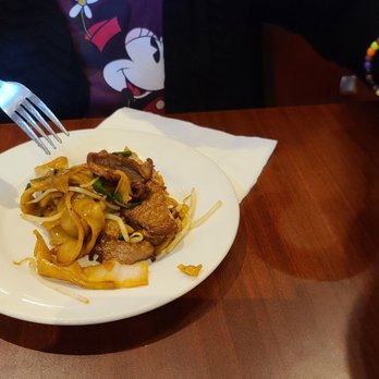 Malay Satay Hut - Beef Chow Fun (which wasn't fun nor much beef) - Malaysian Near Me - Bellevue, Washington Malay Satay Hut - Beef Chow Fun (which wasn't fun nor much beef) - Malaysian Near Me - Bellevue, Washington