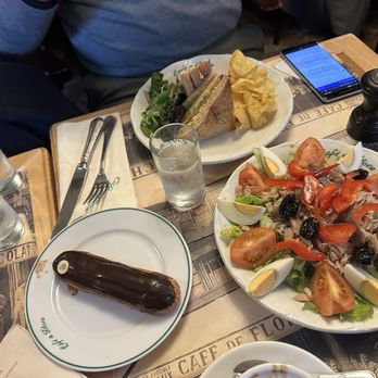 Café de Flore - Cafes Near Me - Paris, 75 Café de Flore - Cafes Near Me - Paris, 75