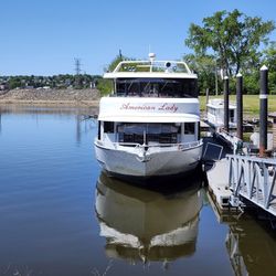 American Lady Cruises - Front before setting off.