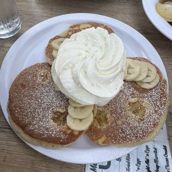 Eggs 'n Things Ko Olina - Fresh Banana Whipped Cream Pancakes - American Near Me - Kapolei, Hawaii