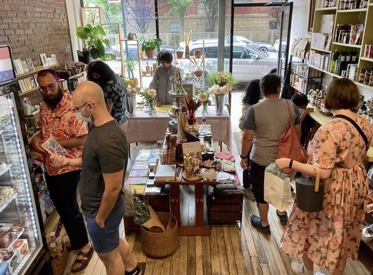 Maxwell Gift & Grocery by null