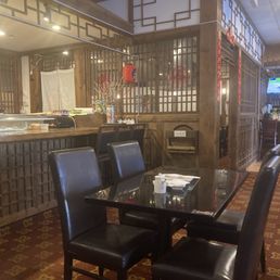 The vibe at lunch.... Very quiet The vibe at lunch.... Very quiet