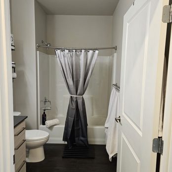 BellAire Management - Bathroom - Vacation Rentals Near Me - Kent, Washington