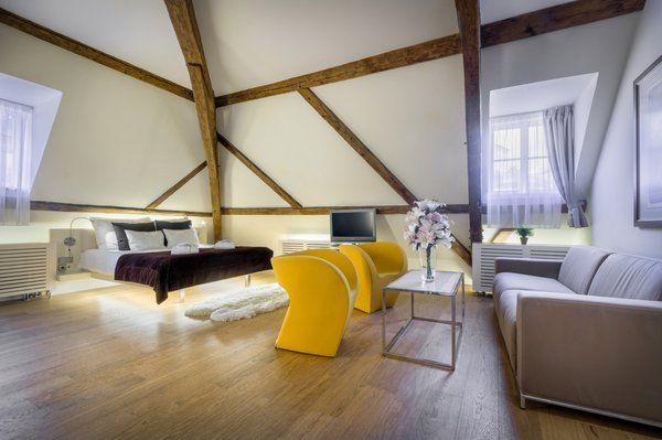 Three Storks by null