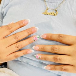 Sky Nails and Spa - GelX round medium frenchy and flowers !