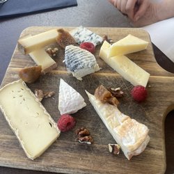L'Antre Deux Verres - Cheese cheese and cheese.