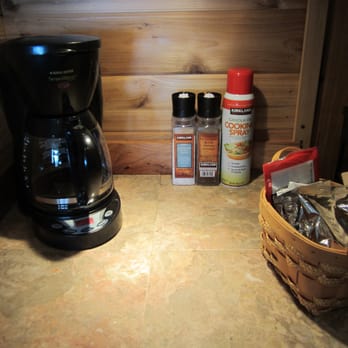 Chito Beach Resort - Castaway Cabin - full size coffee pot, complimentary filters, salt/pepper, popcorn, tea and cocoa. - Resorts Near Me - Sekiu, Washington