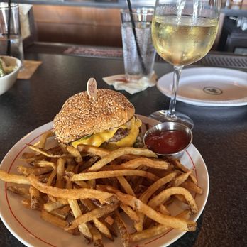 The Lost Fox - Hideaway Burger - New American Near Me - Ashburn, Virginia The Lost Fox - Hideaway Burger - New American Near Me - Ashburn, Virginia