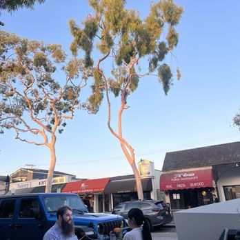 Basilic Restaurant - French Near Me - Newport Beach, California