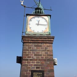 Uhr und Windmesser Strandpromenade Wangerooge