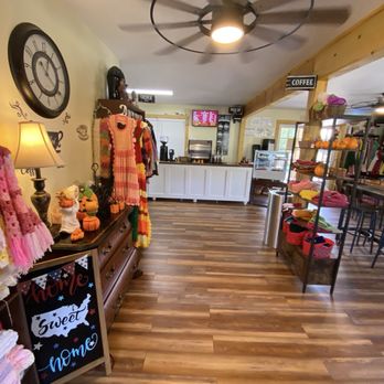 Town and Country Kafe - Entrance and crafts - Latin American Near Me - Crawford, Georgia Town and Country Kafe - Entrance and crafts - Latin American Near Me - Crawford, Georgia
