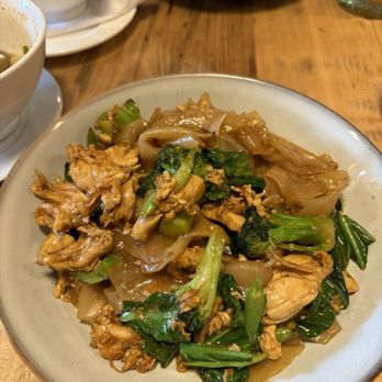 Chomp Chomp Thai kitchen - Pad See Ew - Thai Near Me - New York, New York
