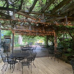 Cooper's Landing - Outdoor dining