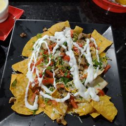 Steak deluxe nachos