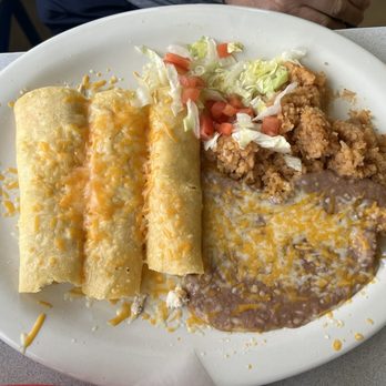 The Camaleon - Chicken enchiladas - American Near Me - Holbrook, Arizona The Camaleon - Chicken enchiladas - American Near Me - Holbrook, Arizona