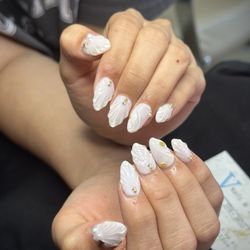 V Nails & Spa