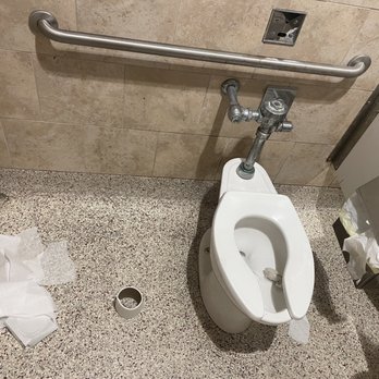 Wawa - Gross bathrooms - Convenience Stores Near Me - Dover, Delaware