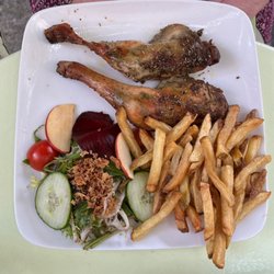 Le Renaissance - Chicken with fries and salad