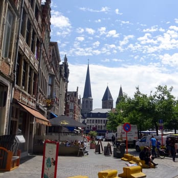 Vrijdagmarkt - de 3 voor Gent specifieke torens op rij - Active Life Near Me