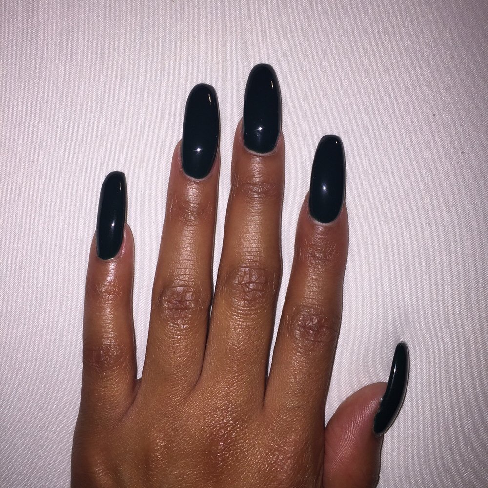 I literally hate my nail shape and I asked the guy to make sure they're narrow and not chunky. I literally hate my nail shape and I asked the guy to make sure they're narrow and not chunky.