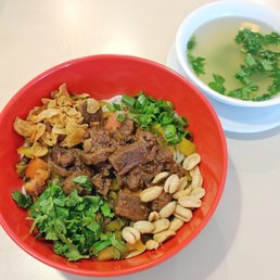 Beef Brisket Lo Noodle / 老友牛腩干捞