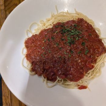 L'Usine de Spaghetti - Spaghetti with meat sauce - Italian Near Me - Montreal, Quebec L'Usine de Spaghetti - Spaghetti with meat sauce - Italian Near Me - Montreal, Quebec