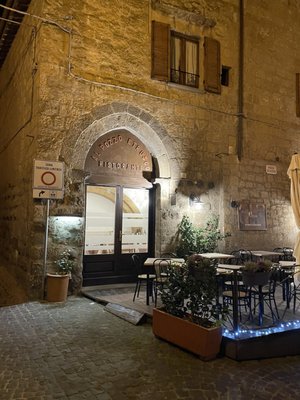 Al pozzo etrusco di Fabrizio Grilli by null