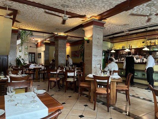 TRIO RESTAURANT by null