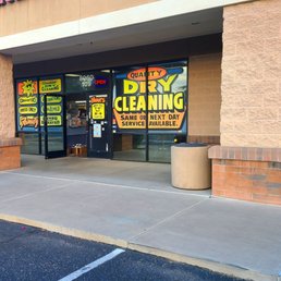 Super clean entrance and parking lot! Super clean entrance and parking lot!