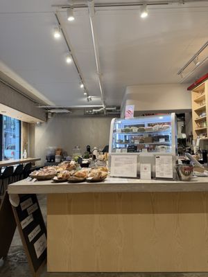 Cafe miomio / Bar Mutsumi by null