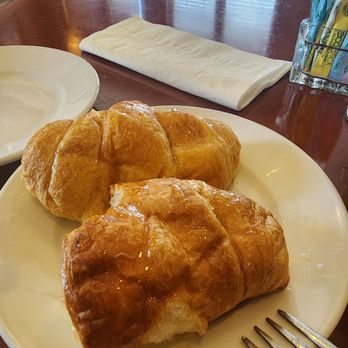 Chestnut Grill - Croissants with honey - American Near Me - Orangeburg, South Carolina