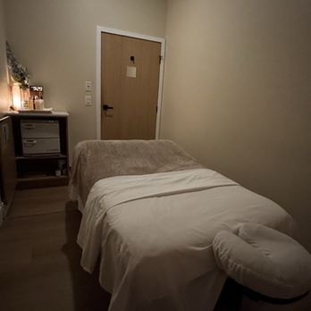 SPATHENEE Wellness Center Manhattan Beach - Dimly lit and clean - Massage Near Me - Manhattan Beach, California SPATHENEE Wellness Center Manhattan Beach - Dimly lit and clean - Massage Near Me - Manhattan Beach, California