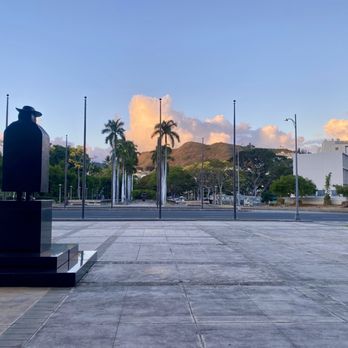 Hawaii State Capitol - Landmarks & Historical Buildings Near Me - Honolulu, Hawaii