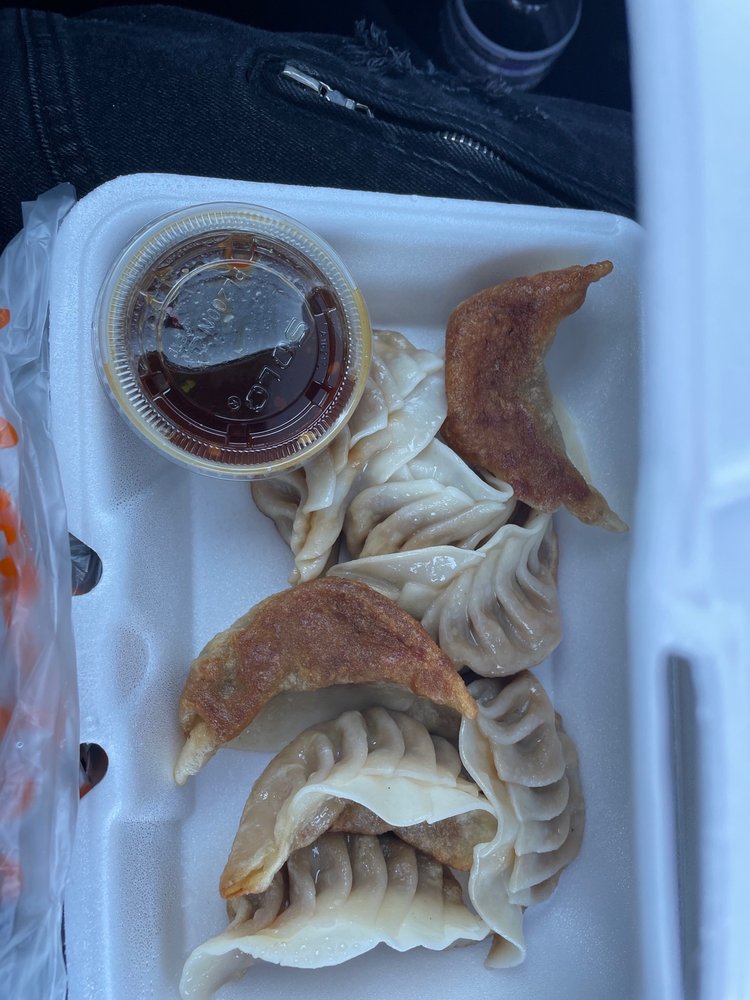 LIN’S GARDEN CHINESE RESTAURANT 400B Amsterdam Ave, Roselle, New