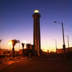 El Faro de Tijuana - Anocheciendo...