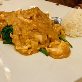 Pearl Lian Restaurant & Bar - Phad Rama - thick sauce and not that great - Chinese Near Me - Duluth, Georgia