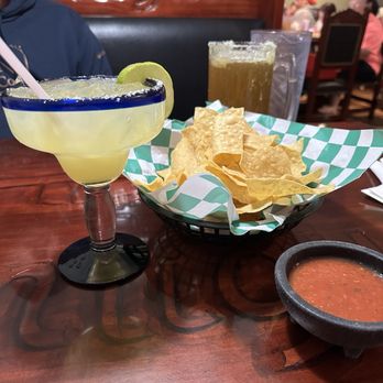 La Antigua Mexican Grill - Small house margarita on the rocks and chips and salsa. Medium modelo in the back - Mexican Near Me - Muskogee, Oklahoma
