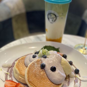 Motto Tea Cafe - Taro soufflé pancakes with fresh mango puree with milk tea and matcha mousse on the top - Desserts Near Me - Pasadena, California Motto Tea Cafe - Taro soufflé pancakes with fresh mango puree with milk tea and matcha mousse on the top - Desserts Near Me - Pasadena, California