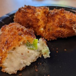 Lori's American Grille - Crab rangoon mozarella sticks