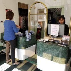 Lee's Cleaners - Front Counter